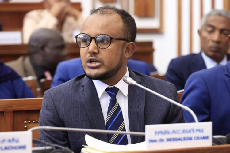ዶ/ር ደሳለኝ ጫኔ ለፓርላማ አባልነት በድጋሚ እንደማይወዳደሩ አስታወቁ የአማራ ብሔራዊ ንቅናቄን በመወከል በባህር ዳር ከተማ ም…