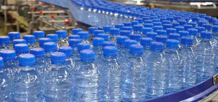 የታሸገ ውሃ የዋጋ ጭማሪ በዓለም አቀፍ ቀውስ ምክንያት መሆኑ ተገለጸበቅርቡ በታሸጉ የውሃ ምርቶች ላይ የታየው የዋጋ ጭማሪ በዓ…