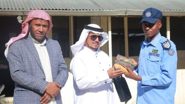 ከውጪ ሀገር ዜጋ ላይ የስርቆት ወንጀል የፈጸመው ተጠርጣሪ በቁጥጥር ስር ዋለተጠርጣሪው የሠሌዳ ቁጥር ኮድ 2 አ/አ 00672 በ…