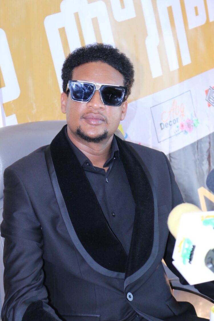 ”ድምፃዊ ዮሳን ጌታሁን በሊሙዚንና በሰረገላ የታጀበ የክብር አቀባበል ሊደረግለት ነው”