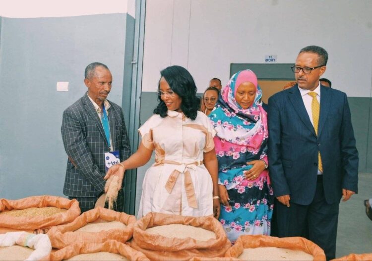 ከንቲባ አዳነች አቤቤ ለሚ ሁለገብ የገበያ ማዕከልን ለአገልግሎት ክፍት አደረጉ