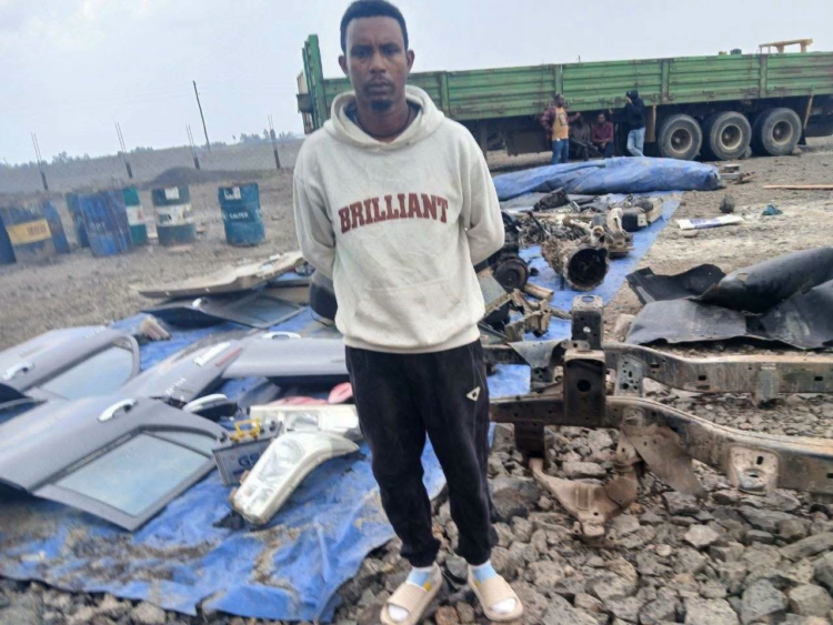 ከሚሰራበት ድርጅት ውስጥ ተሽከርካሪ በመሰወርና አካሉ እንዲበተን ያደረገ ግለሰብ ከስድስት ግብረ አበሮቹ ጋር በቁጥጥር ስር ዋለ