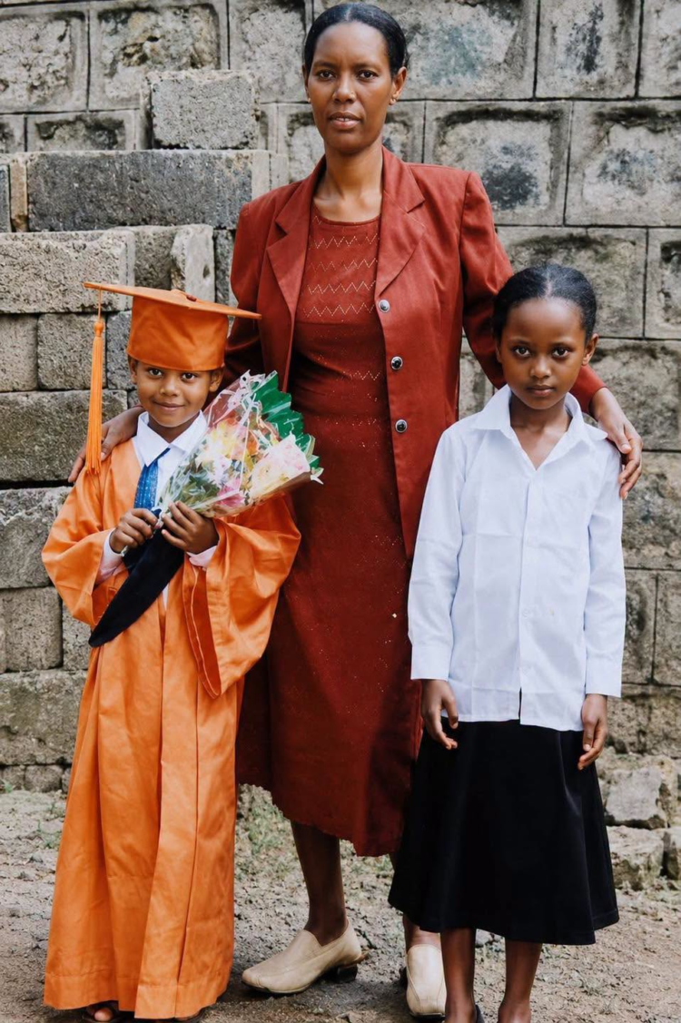 በ20 ዓመታት ልዩነት የ2.0 ዶክተሮች እናት
