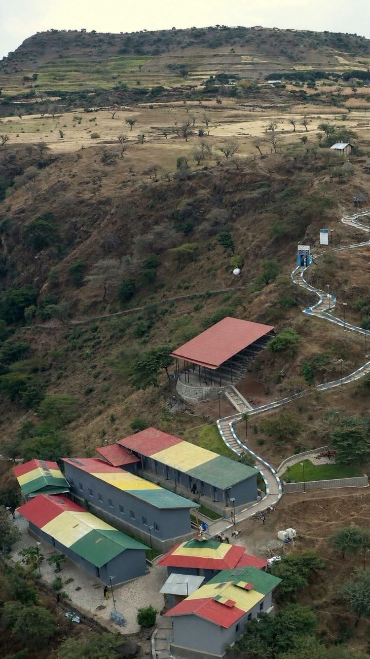ብፁዕ አቡነ መቃርዮስ የምዕራብ ካናዳ ሀገረ ስብከት ሊቀ ጳጳስ የቅዱስ ሲኖዶስ አባል በምስራቅ በለሳ ውስጥ የሚገኘውን የሙት አ