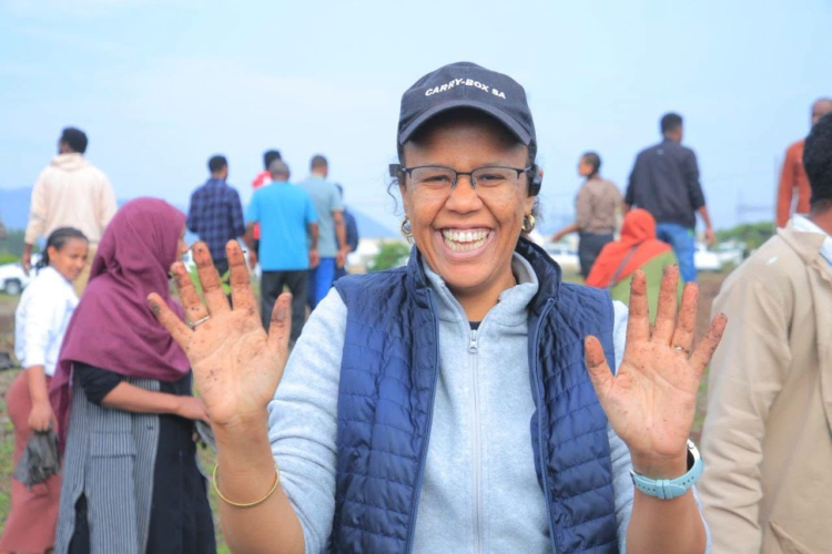 በቢሾፍቱ ከተማ ከአምስት ሺህ በላይ ችግኞች ተተከሉ
