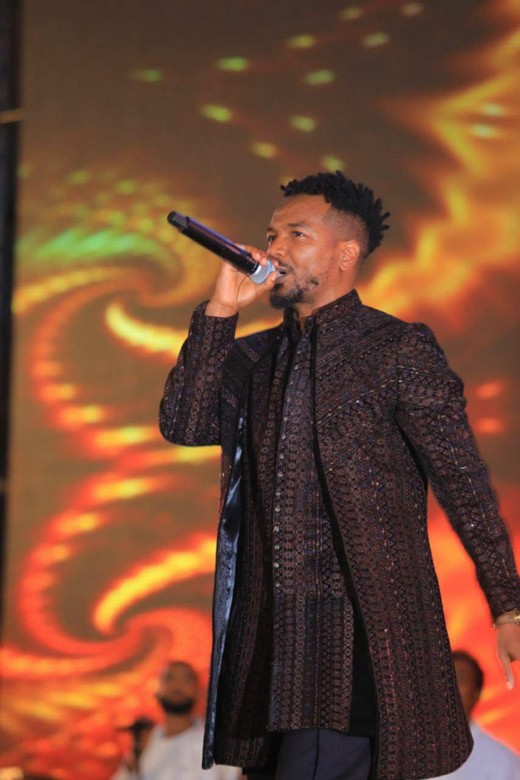 በልዩ የድምፅ አወጣጡ እና በመድረክ ላይ ባለው ማራኪ እንቅስቃሴ በኢትዮጵያ የሙዚቃ ኢንዱስትሪ ውስጥ የራሱን አሻራ ማሳረፍ የቻ