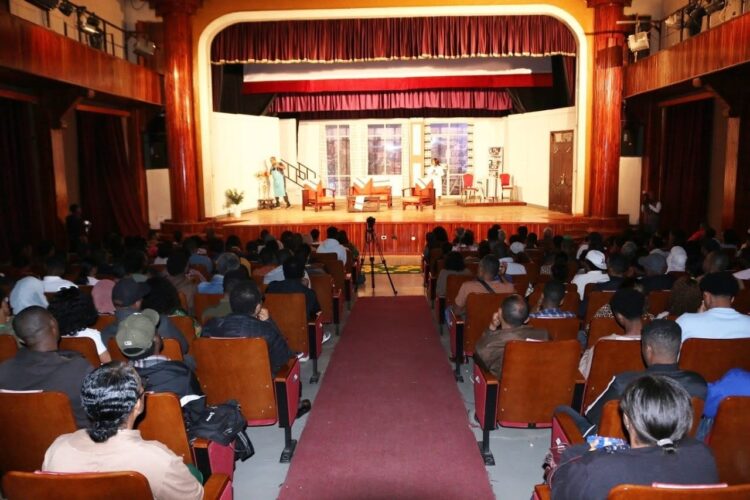 የእናትነት ፍቅር እና የሰብአዊነት ጥልቅ ገጽታ የሚያሳየዉ «የደመና ዳንከረኞች» በሀገር ፍቅር መታየት ጀመረ!