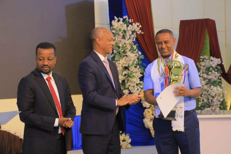 ሴንትራል ያማረች ሆቴል በሀዋሳ ከተማ ከፍተኛ የንግድ እውቅና እና ሽልማት ተበረከተለት